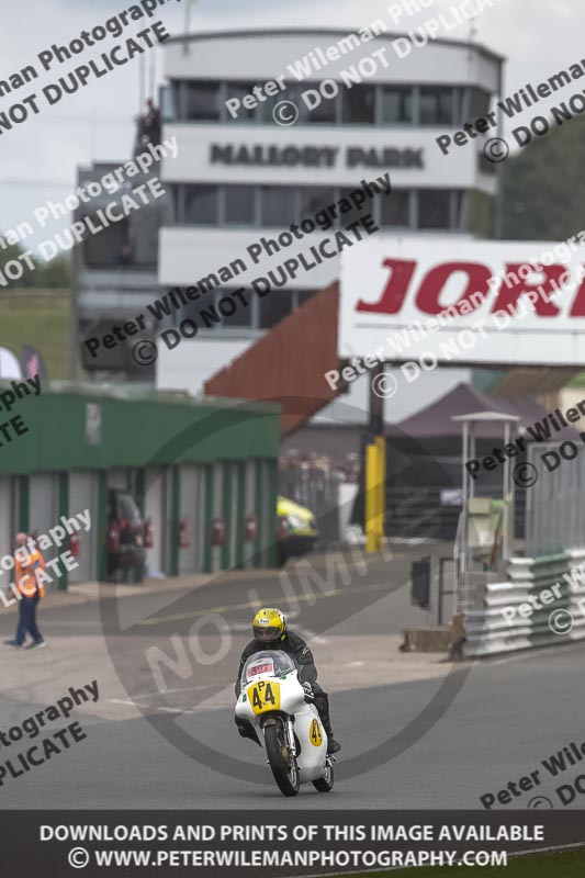 Vintage motorcycle club;eventdigitalimages;mallory park;mallory park trackday photographs;no limits trackdays;peter wileman photography;trackday digital images;trackday photos;vmcc festival 1000 bikes photographs